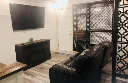 Adorable French Cottage style - 1 bedroom. - Foto 15