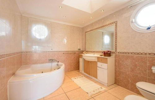 Villa by Ibiza with Pool, Sea Views BBQ - Foto 12