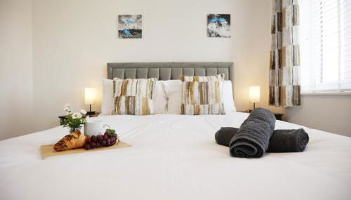 Gregor Place Modern four Bedroom House in Calne with Private Parking, perfect for teams or families staying in the area, Long stays welcome - Foto 5