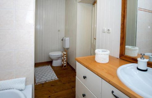 4 Bedroom Beautiful Home In Rogotin - Foto 34