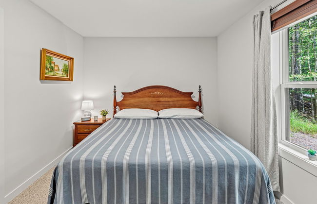 Happy Trails Chalet by Avantstay Sauna Deck Private Community Beach Access - Photo 35