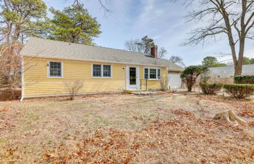 Bike to Cape Cod Sights Home with Backyard Oasis - Foto 24