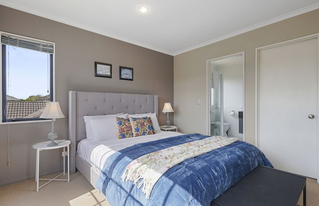 Spacious Family Home -Fully Fenced Yard - Foto 12