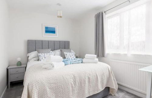 Spinnaker House-with Tesla Electric Charging Point - Photo 5