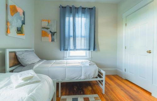 Charming 4-BDR - Walk to Downtown & Free parking! - Foto 19