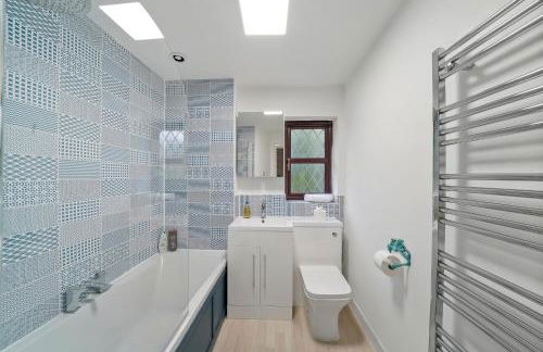 Beautiful 5 bedroom house in Stone, Aylesbury, Free parking - Foto 11