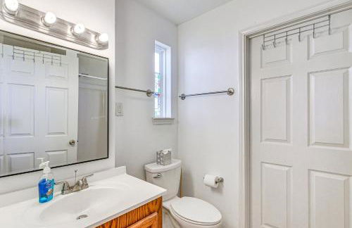 Walk to Shore Crystal Beach Home with Deck! - Foto 18