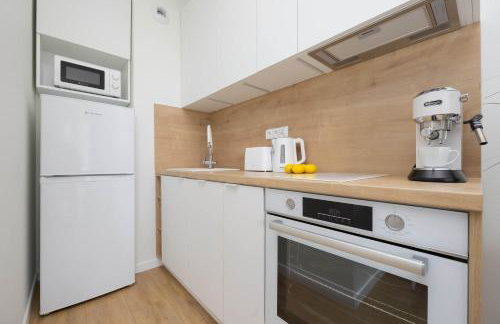 Stylish Apartment by the Lake with Balcony in Zegrze by Noclegi Renters - Foto 13