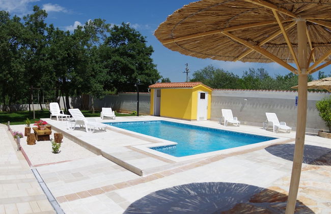 Detached House at Country Side, Fenced Private Garden Ideal for 2 Fam, Wifi - Photo 25