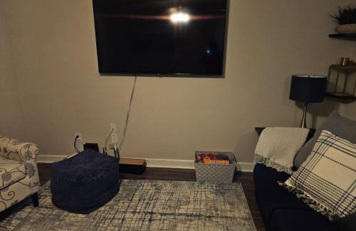 Large 3 bedroom Downtown Parking - Photo 12