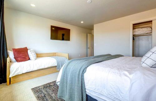 Washington Home w/ Mtn Views, Near Hiking! - Photo 21