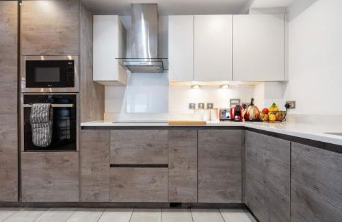 London Eye ,split level and private patio,sleeps 6 - Foto 16