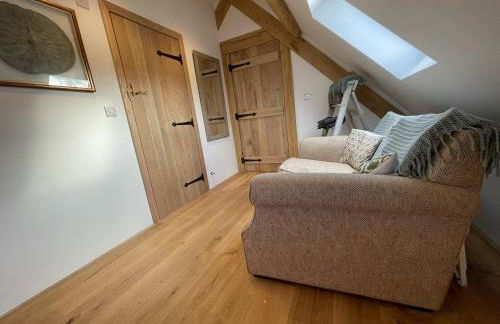 Upper Gelli Luxury Holiday Lodge, Converted Dairy & Cosy Shepherds Huts - Photo 3