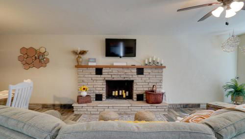 Chic Silver City Getaway with Patio and Gas Grill - Foto 5