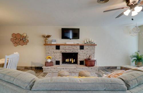 Chic Silver City Getaway with Patio and Gas Grill - Foto 5