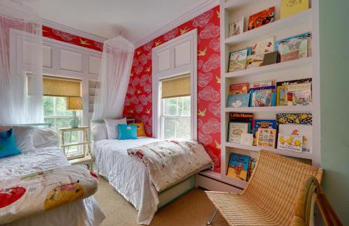 Gorgeous Victorian-Style House with Hilltop Pool! - Photo 29