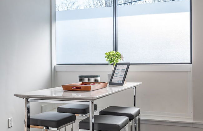 Modern Contemporary 2 Bedroom Suite - Photo 17