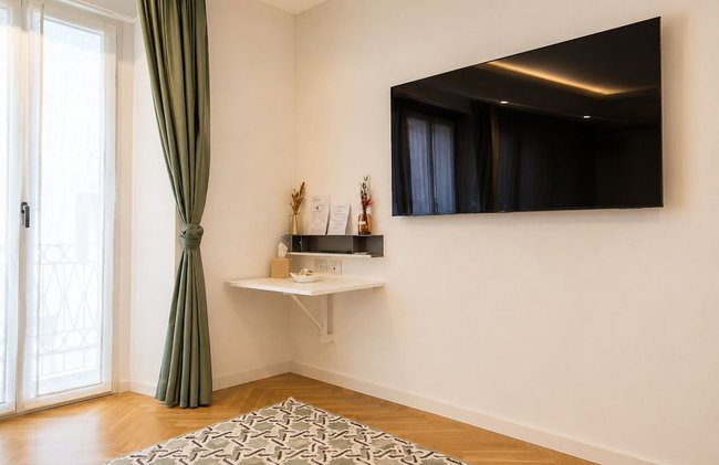 B and G Boutique apt.-heart of Milano- Design District - Photo 35