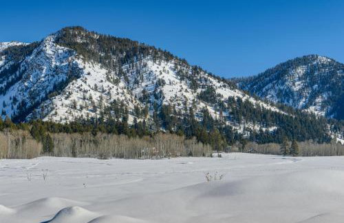 Wyoming Cabin with Hot Tub and Mountain-View Deck - Foto 39