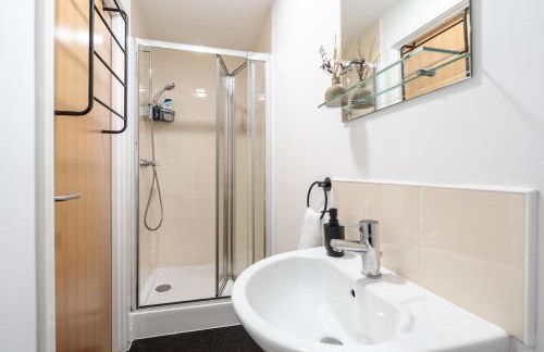 Trafford Stays - Work & Leisure - Foto 46