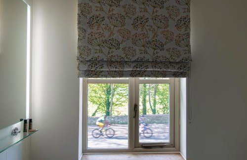 By the River - Foto 16