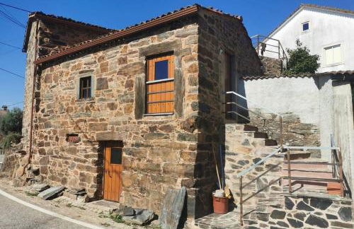 400 Year old 3-bedroom Farmhouse Central Portugal - Photo 3