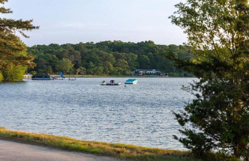 Pool and Screened Deck! Home 2 Mi to Mashpee Commons - Foto 37