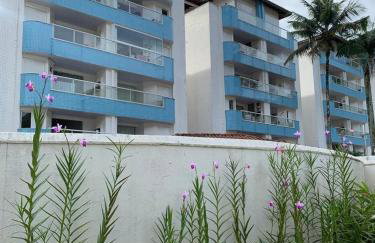 Apto com ar-cond e piscina a 100m mar praia da Enseada - Foto 57