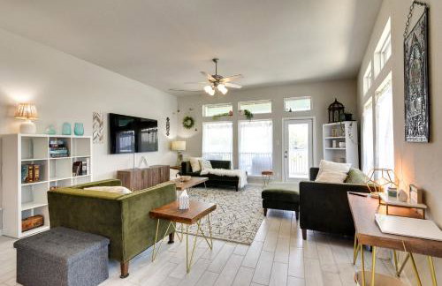 La Porte Home with Balconies Walk to Beach! - Foto 7