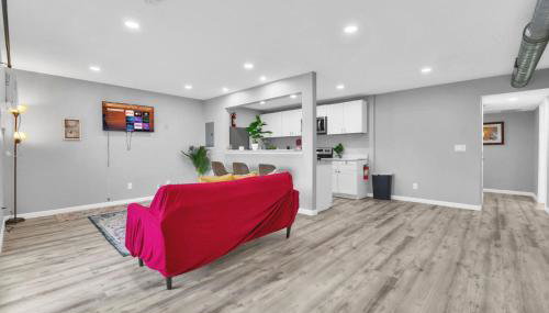 Spacious 2BR Condo close to Restaurants and Nightlife with WiFi - Foto 4