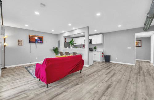 Spacious 2BR Condo close to Restaurants and Nightlife with WiFi - Foto 4