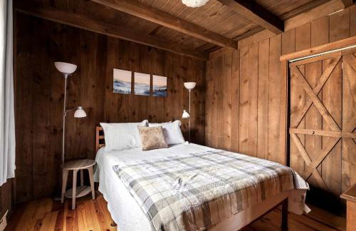 Vibrant Woodland Cabin Sanctuary near Great Cacapon River in West Virginia - Foto 24