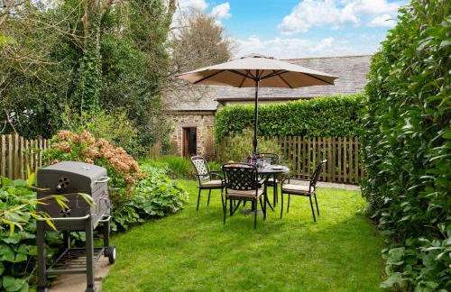 Water Mill at East Trenean Farm -Luxury Cornish Cottage sleeping 4 with hot tub, private garden, rural views and EV facilities - Foto 18