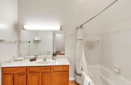 Grand Wood Suites - 3rd Floor Front Side Penthouse Suite 303 - Foto 9