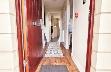 Modern 5 Bedroom Townhouse with Free Parking - Foto 63