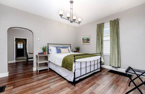 Cozy Family Cottage - Historic Top of The Hill - Foto 34