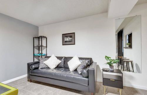 4BD Near DT | Hot Tub, Pingpong & Backyard Fun - Foto 12