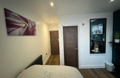 Luxury 6-Bed House - 6 En Suite- Jaquzzi Baths - Private Parking - Suitable for contractors - Foto 29