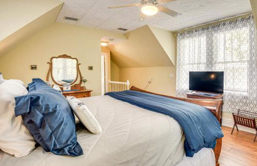 1 Block to Crescent Lake Charming Home with Porch! - Foto 14