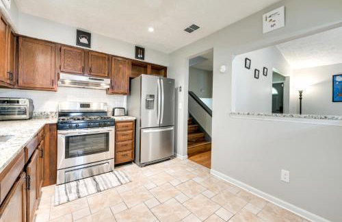 Fairburn Home w/ 2 Decks, Grill & Outdoor Dining! - Foto 7