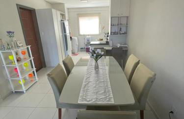 No Atalaia, Fort Poseidon rua do Atalho a 700 metros da praia do Atalaia, apartamento novo decorado, varanda, sala de estar e jantar, 02 suítes, 03 banheiros, lavanderia, cozinha, piscina, churrasqueira, salão de jogos, vista parcial das dunas e mar - Photo 20