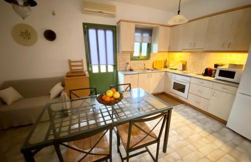 Family D 3 bedroom house with BBQ&Patio in huge estate! - Photo 13