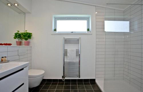 Cheddar Pink, Strawberryfield Park, Cheddar - Photo 29