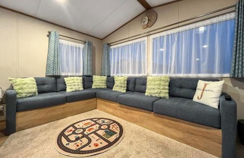 Jaxons Kingdom - Photo 2