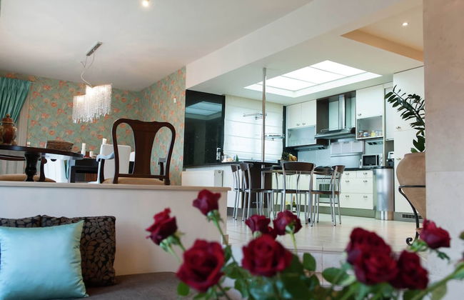 Villa With Private Pool, BBQ Area - Photo 16