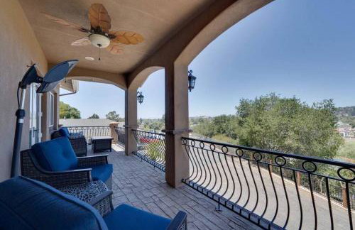 Hillside view with hot tub! - Foto 35