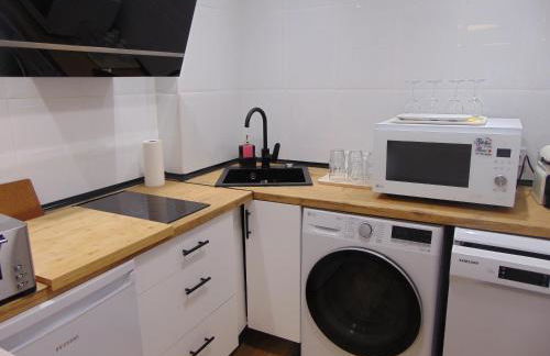 Airport Madrid Plenilunio Suites blue - Photo 19