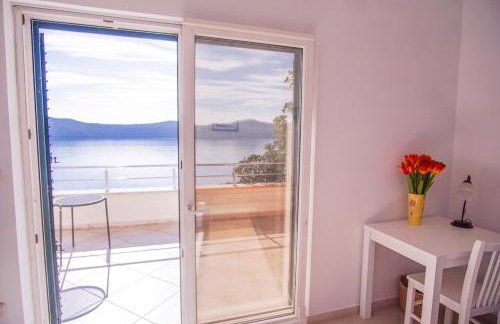 3 Bedroom Beach House with private sea access - Photo 20