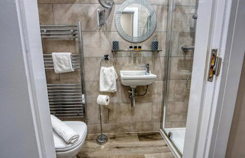 Stylish House - B'ham Airport and NEC, JLR Solihull, Business & Leisure Stays - Aspen House - Photo 5