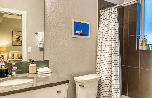 Walk to Empower Field Townhome with Hot Tub! - Foto 34